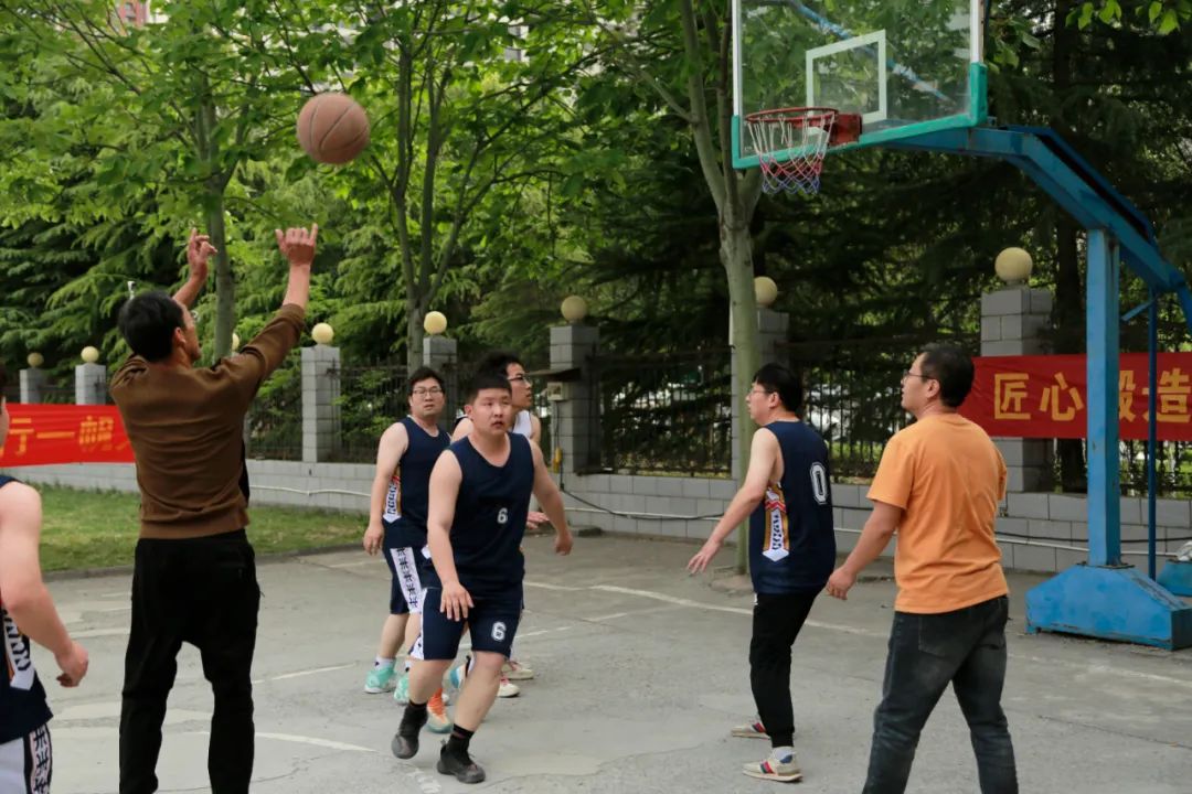 上海山美股份2025春季運動會火熱啟幕！拔河、籃球預(yù)賽燃情開戰(zhàn)